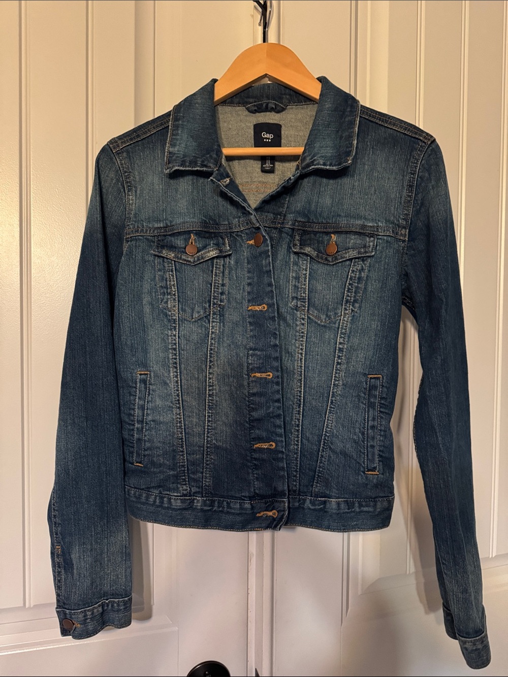 GAP Women’s Medium Blue Denim Jacket